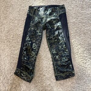 Lululemon Capri Leggings Womens Small Green Camo Print Side Panel Running Yoga